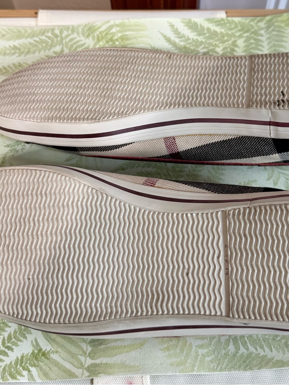 Burberry Nova Check Canvas and Patent Leather Cap Toe Flats EUR 40/US 9.5 - Picture 4 of 7